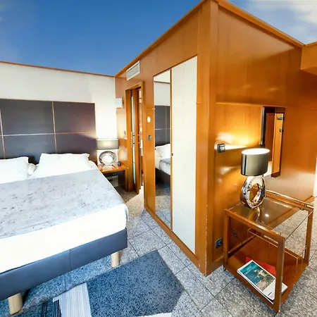 Goldstar Resort & Suites-2